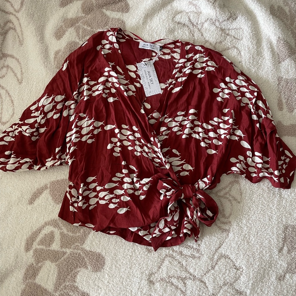 NWT Fighting Eel Top Athena (Burgundy Fish)